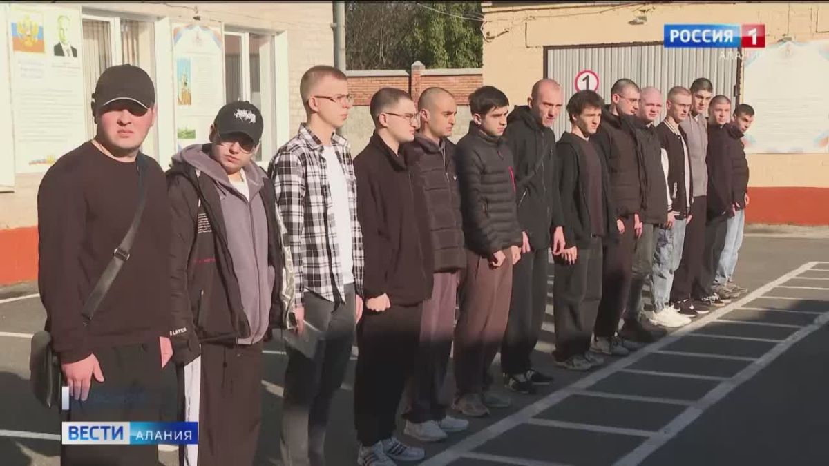 Первая группа срочников осеннего призыва отправилась на сборный пункт республики