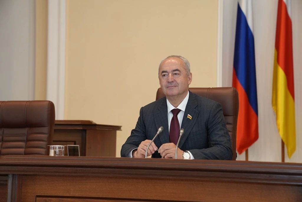 В Парламенте РСО-Алания под председательством Таймураза Тускаева состоялись парламентские слушания, посвященные роли студенческой науки в инновационном развитии республики