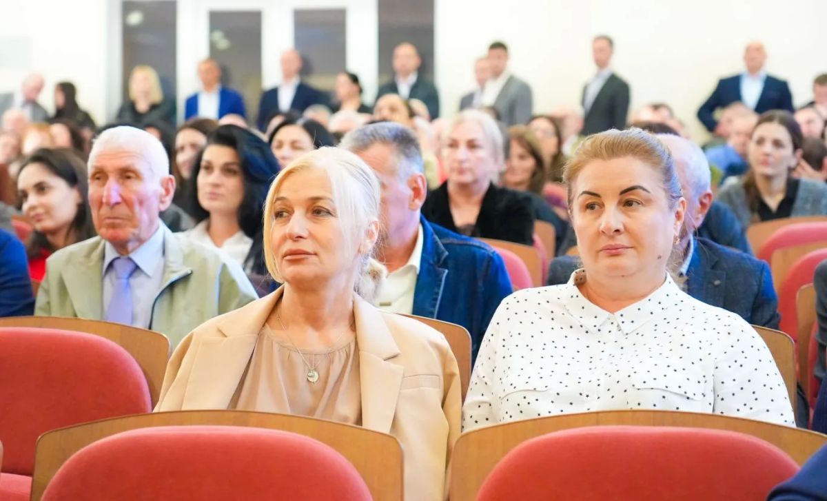 Глава РСО – Алания Сергей Меняйло провел встречу с жителями Алагирского района Глава РСО – Алания Сергей Меняйло провел встречу с жителями Алагирского района