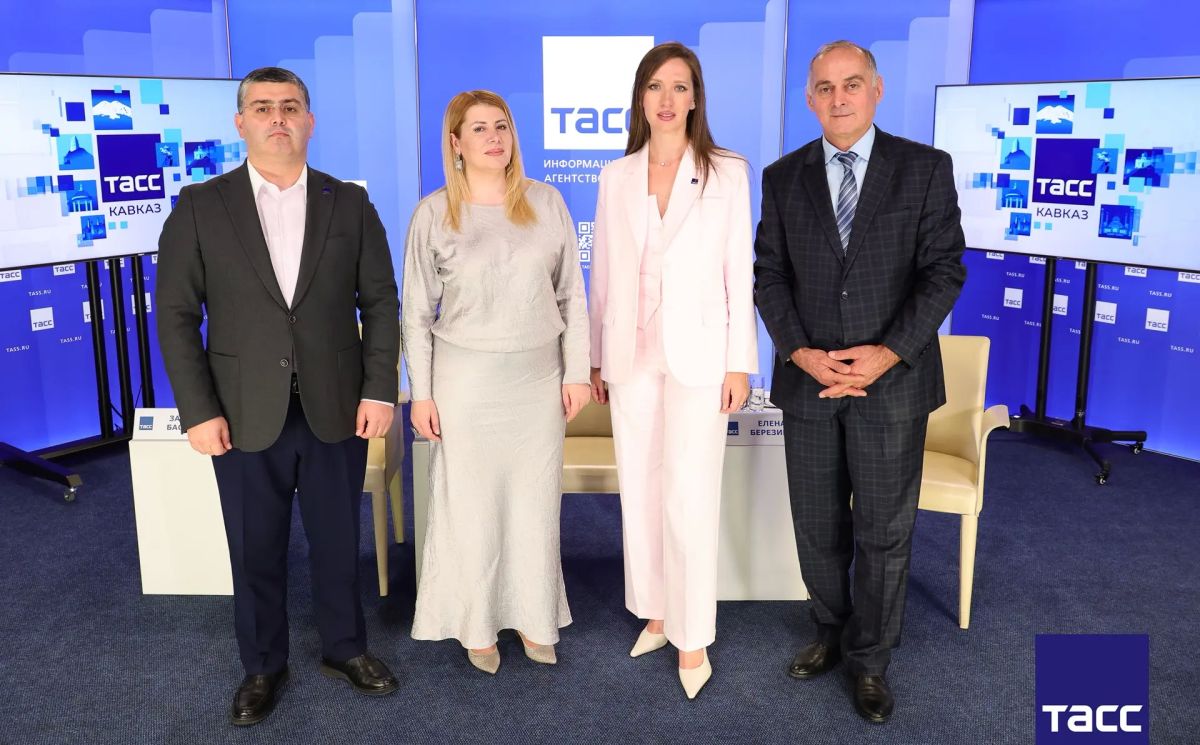 Главное из заявлений, а также фоторепортаж с пресс-конференции в Региональном информационном центре "ТАСС Кавказ" в Пятигорске, посвященной открытию первого театра поэзии в Северной Осетии и III Международному фестивалю... Главное из заявлений, а также фоторепортаж с пресс-конференции в Региональном информационном центре "ТАСС Кавказ" в Пятигорске, посвященной открытию первого театра поэзии в Северной Осетии и III Международному фестивалю...