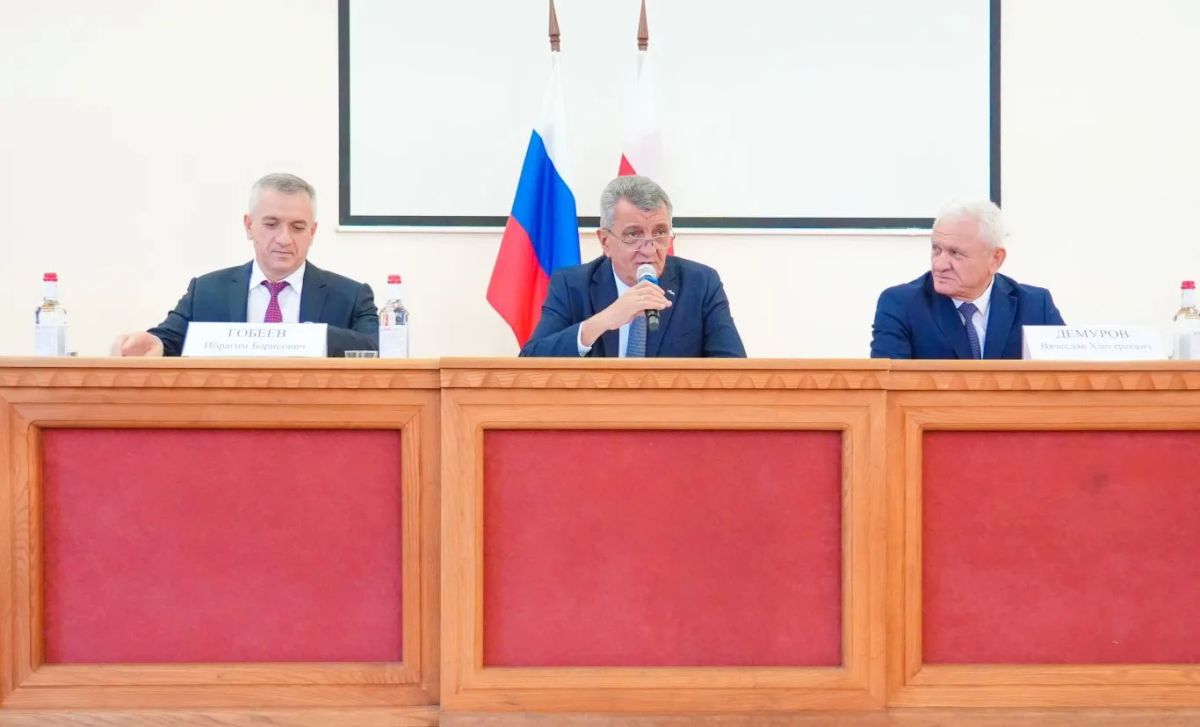 Глава РСО – Алания Сергей Меняйло провел встречу с жителями Алагирского района Глава РСО – Алания Сергей Меняйло провел встречу с жителями Алагирского района