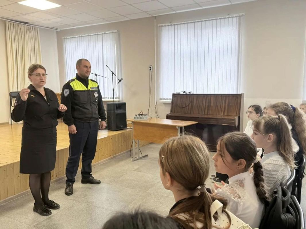 Осенью привычная дорога требует внимания: дождь, сумерки и мокрая проезжая часть меняют маршрут Осенью привычная дорога требует внимания: дождь, сумерки и мокрая проезжая часть меняют маршрут