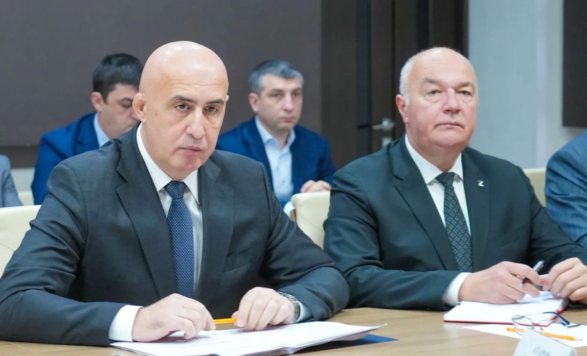 Глава РСО – Алания Сергей Меняйло провел еженедельное аппаратное совещание с участием руководителей органов исполнительной власти и муниципальных образований, представителей правоохранительных и надзорных структур республики. Глава РСО – Алания Сергей Меняйло провел еженедельное аппаратное совещание с участием руководителей органов исполнительной власти и муниципальных образований, представителей правоохранительных и надзорных структур республики.