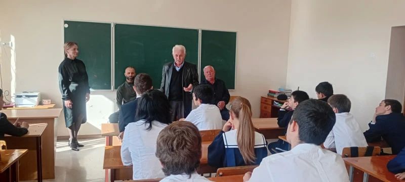 В Пригородном районе Северной Осетии ветераны ОВД и участник СВО рассказали школьникам о вреде наркомании, опасности экстремизма и терроризма В Пригородном районе Северной Осетии ветераны ОВД и участник СВО рассказали школьникам о вреде наркомании, опасности экстремизма и терроризма