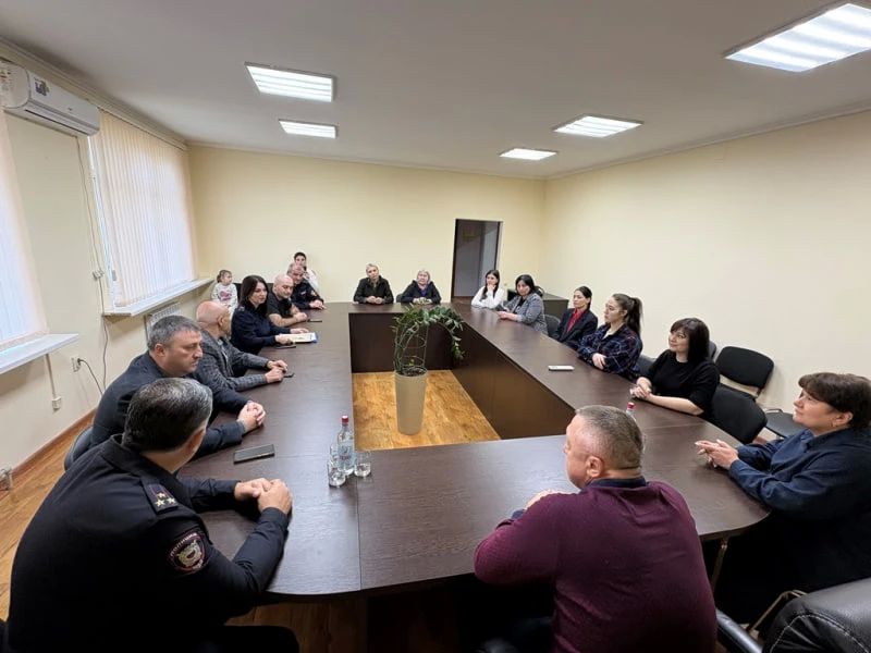 «Спасибо за гражданскую позицию»: в Северной Осетии полицейские наградили отличившихся народных дружинников «Спасибо за гражданскую позицию»: в Северной Осетии полицейские наградили отличившихся народных дружинников