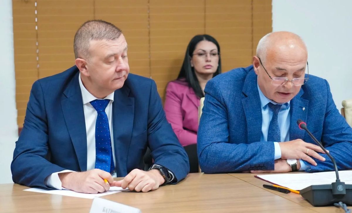 Глава РСО – Алания Сергей Меняйло провел еженедельное аппаратное совещание с участием руководителей органов исполнительной власти и муниципальных образований, представителей правоохранительных и надзорных структур республики. Глава РСО – Алания Сергей Меняйло провел еженедельное аппаратное совещание с участием руководителей органов исполнительной власти и муниципальных образований, представителей правоохранительных и надзорных структур республики.