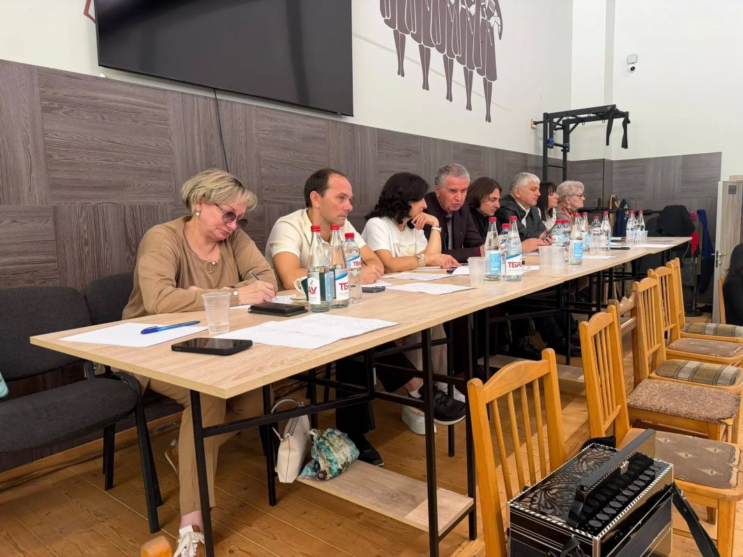 Аттестация артистов прошла в госансамбле «Алан» Аттестация артистов прошла в госансамбле «Алан»