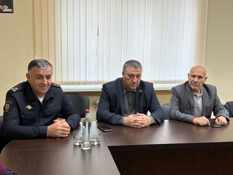 «Спасибо за гражданскую позицию»: в Северной Осетии полицейские наградили отличившихся народных дружинников «Спасибо за гражданскую позицию»: в Северной Осетии полицейские наградили отличившихся народных дружинников