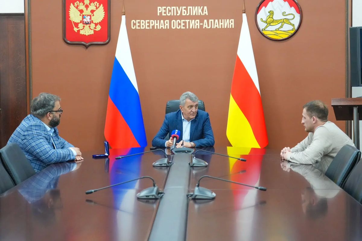 Глава РСО – Алания Сергей Меняйло провёл встречу с директором филиала ВГТРК ГТРК «Алания», председателем Союза журналистов Северной Осетии Тимуром Кусовым и специальным корреспондентом «Соловьёв LIVE» Георгием Мамсуровым...
