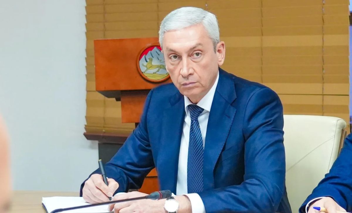 Глава РСО – Алания Сергей Меняйло провел еженедельное аппаратное совещание с участием руководителей органов исполнительной власти и муниципальных образований, представителей правоохранительных и надзорных структур республики. Глава РСО – Алания Сергей Меняйло провел еженедельное аппаратное совещание с участием руководителей органов исполнительной власти и муниципальных образований, представителей правоохранительных и надзорных структур республики.