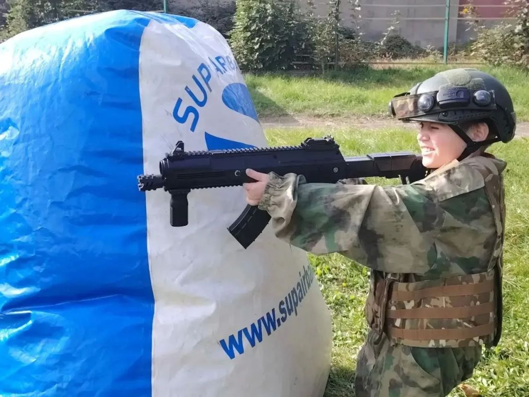 Сегодня в МБОУ СОШ № 25 им. Героя Советского Союза А.Е. Остаева состоялось знаковое событие — торжественная церемония посвящения учащихся в ряды Всероссийского военно-патриотического общественного движения «ЮНАРМИЯ» Сегодня в МБОУ СОШ № 25 им. Героя Советского Союза А.Е. Остаева состоялось знаковое событие — торжественная церемония посвящения учащихся в ряды Всероссийского военно-патриотического общественного движения «ЮНАРМИЯ»