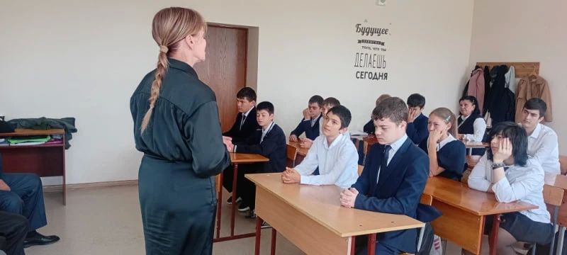 В Пригородном районе Северной Осетии ветераны ОВД и участник СВО рассказали школьникам о вреде наркомании, опасности экстремизма и терроризма В Пригородном районе Северной Осетии ветераны ОВД и участник СВО рассказали школьникам о вреде наркомании, опасности экстремизма и терроризма