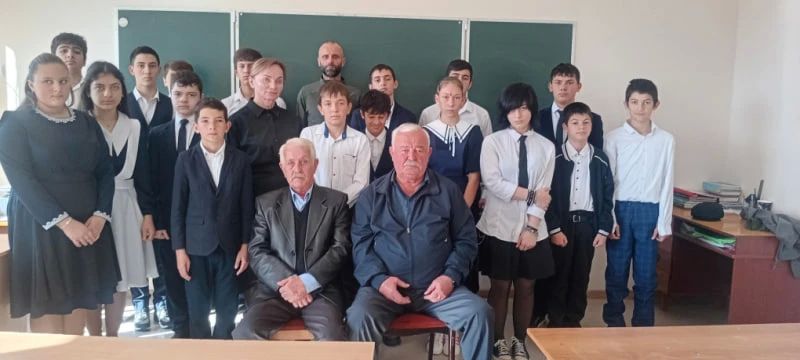 В Пригородном районе Северной Осетии ветераны ОВД и участник СВО рассказали школьникам о вреде наркомании, опасности экстремизма и терроризма В Пригородном районе Северной Осетии ветераны ОВД и участник СВО рассказали школьникам о вреде наркомании, опасности экстремизма и терроризма