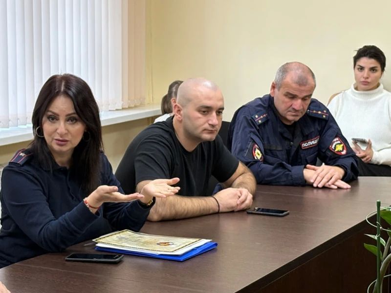 «Спасибо за гражданскую позицию»: в Северной Осетии полицейские наградили отличившихся народных дружинников «Спасибо за гражданскую позицию»: в Северной Осетии полицейские наградили отличившихся народных дружинников