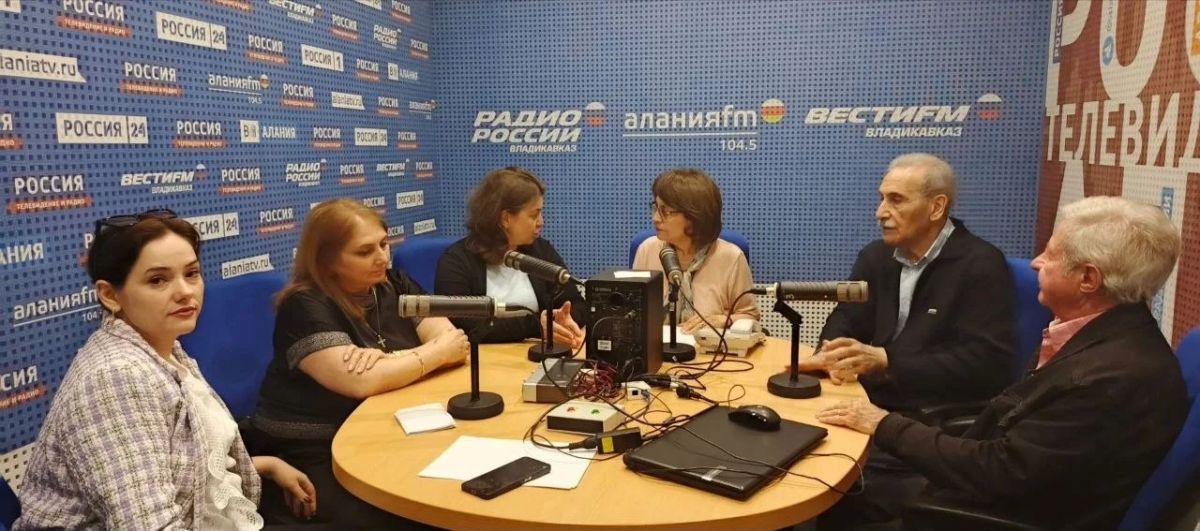 В эти минуты в эфире радио "Алания FM" программа "В центре внимания"