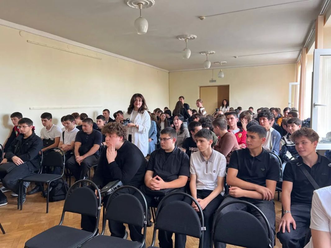 Спартак Гогниев будет курировать создание футбольной команды в стройтехникуме Владикавказа В планах у экс-тренера «Алании» — заявить команду ссуза на участие в чемпионате республики в следующем году. В отборе студентов в... Спартак Гогниев будет курировать создание футбольной команды в стройтехникуме Владикавказа В планах у экс-тренера «Алании» — заявить команду ссуза на участие в чемпионате республики в следующем году. В отборе студентов в...
