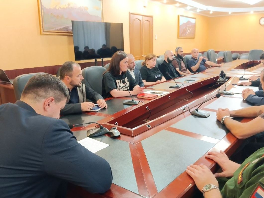 Под председательством и.о. главы АМС Пригородного муниципального района Алана Плиева прошло совещание касающиеся работы по информационному освещению социально значимых тем межнациональных отношений, профилактике экстремизма... Под председательством и.о. главы АМС Пригородного муниципального района Алана Плиева прошло совещание касающиеся работы по информационному освещению социально значимых тем межнациональных отношений, профилактике экстремизма...