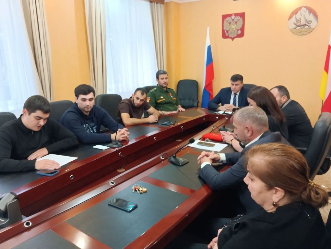 Под председательством и.о. главы АМС Пригородного муниципального района Алана Плиева прошло совещание касающиеся работы по информационному освещению социально значимых тем межнациональных отношений, профилактике экстремизма... Под председательством и.о. главы АМС Пригородного муниципального района Алана Плиева прошло совещание касающиеся работы по информационному освещению социально значимых тем межнациональных отношений, профилактике экстремизма...