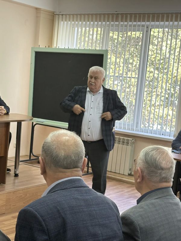 В МОД «Высший совет осетин» (Аланты Ныхас) проходит совещание Координационного совета, на котором рассматривается организационный вопрос - о назначении нового руководителя МОД «ВСО» В МОД «Высший совет осетин» (Аланты Ныхас) проходит совещание Координационного совета, на котором рассматривается организационный вопрос - о назначении нового руководителя МОД «ВСО»