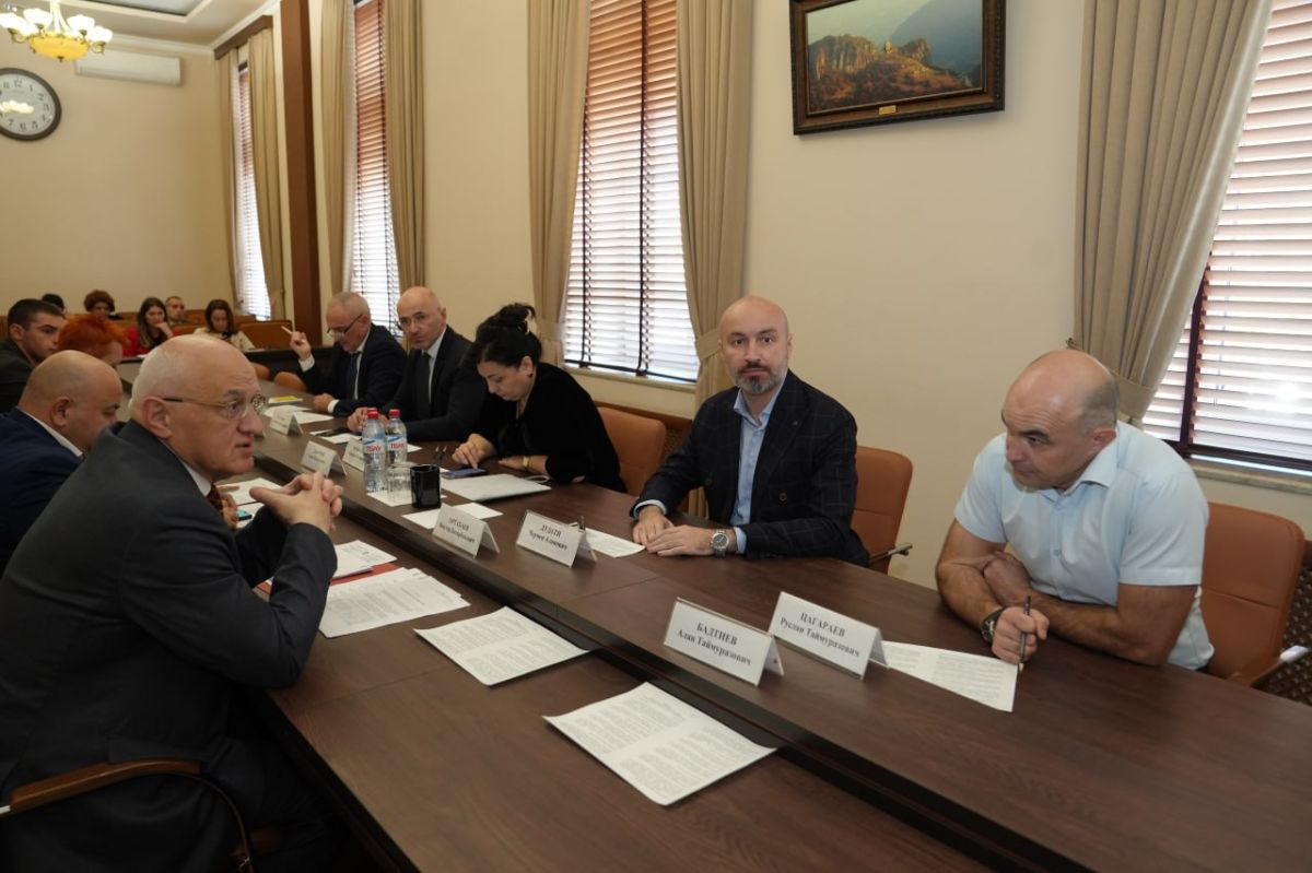 Олег Качаров провел заседание комитета по аграрной и земельной политике, экологии и природным ресурсам Олег Качаров провел заседание комитета по аграрной и земельной политике, экологии и природным ресурсам
