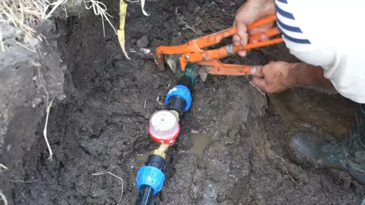 200 семьям льготников в Ирафском районе помогли установить счетчики на воду