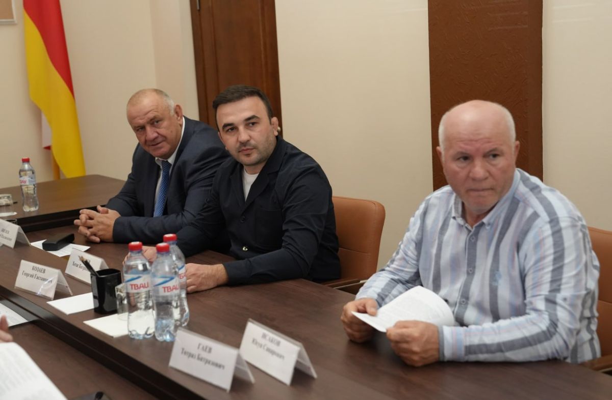 Олег Качаров провел заседание комитета по аграрной и земельной политике, экологии и природным ресурсам Олег Качаров провел заседание комитета по аграрной и земельной политике, экологии и природным ресурсам