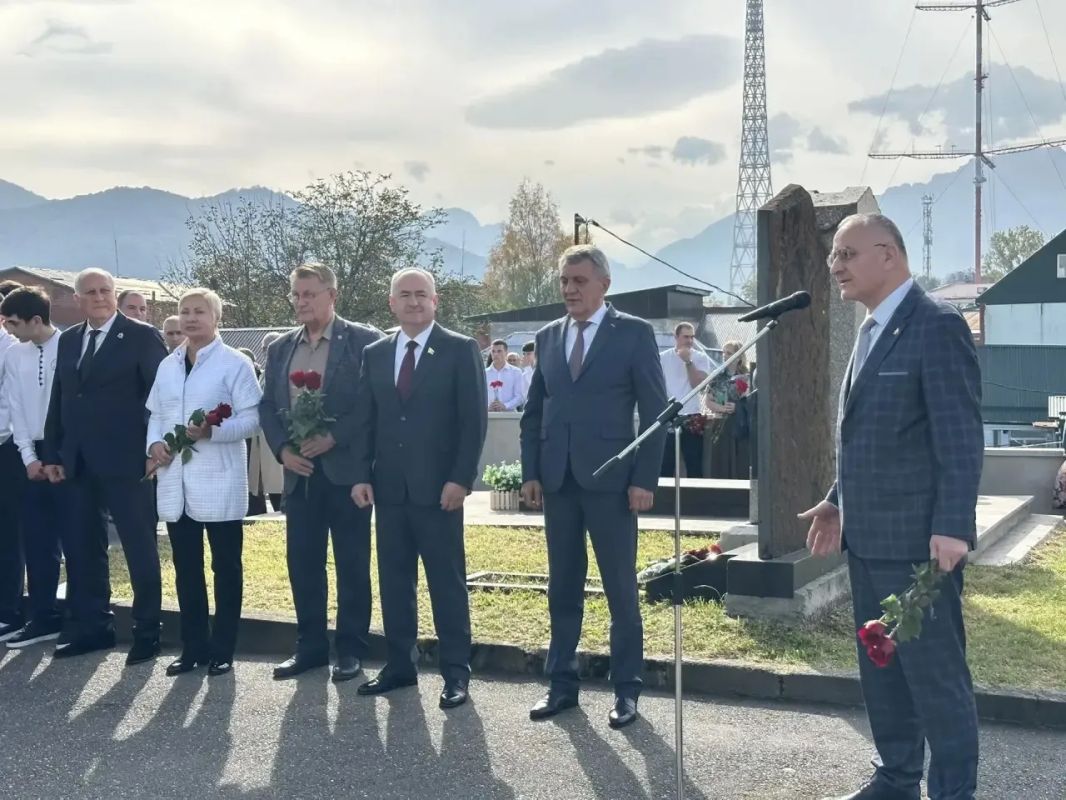 Северной Осетии отмечают 167юю годовщину со дня рождения великого осетинского поэта Коста Хетагурова Северной Осетии отмечают 167юю годовщину со дня рождения великого осетинского поэта Коста Хетагурова