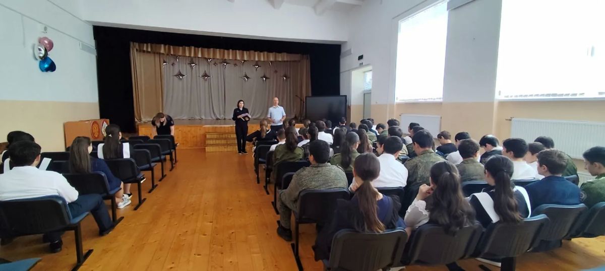 В целях профилактики детского дорожно-транспортного травматизма с учащимися 9-11 классов школы №2 с. Чикола сотрудниками Госавтоинспекции совместно с инспекторами ГПДН Отделения МВД России по Ирафскому району и специалистом... В целях профилактики детского дорожно-транспортного травматизма с учащимися 9-11 классов школы №2 с. Чикола сотрудниками Госавтоинспекции совместно с инспекторами ГПДН Отделения МВД России по Ирафскому району и специалистом...