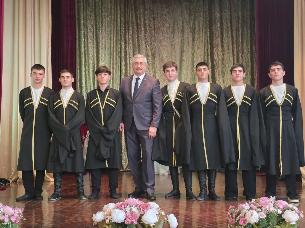 В честь рождения К. Л. Хетагурова в медколледже ежегодно проходит неделя, посвященная жизни и творчеству выдающегося осетинского поэта, художника и просветителя, чье имя стало символом культурного символа осетин В честь рождения К. Л. Хетагурова в медколледже ежегодно проходит неделя, посвященная жизни и творчеству выдающегося осетинского поэта, художника и просветителя, чье имя стало символом культурного символа осетин