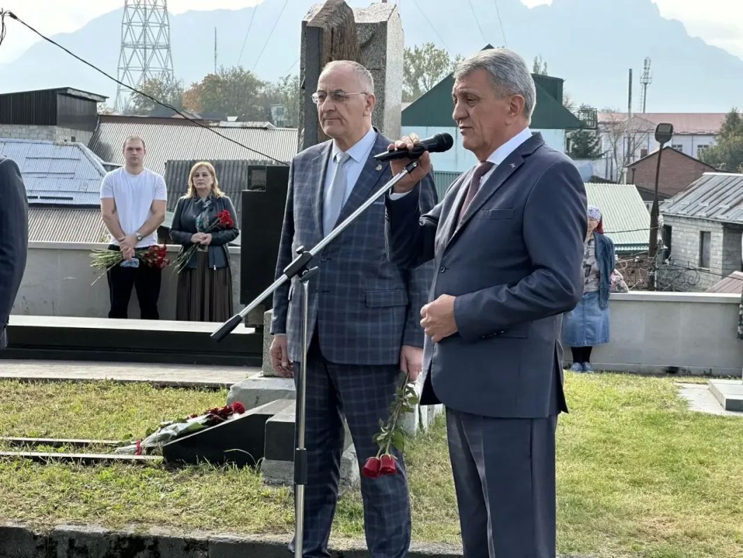 Северной Осетии отмечают 167юю годовщину со дня рождения великого осетинского поэта Коста Хетагурова Северной Осетии отмечают 167юю годовщину со дня рождения великого осетинского поэта Коста Хетагурова