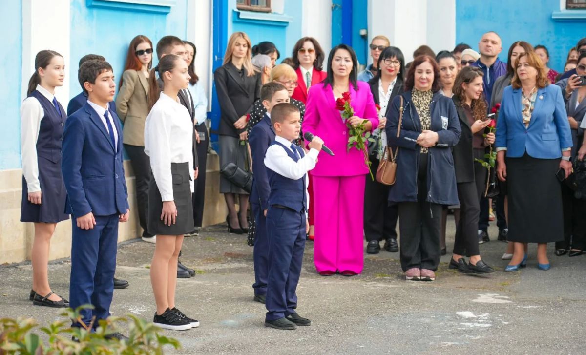 Глава РСО – Алания Сергей Меняйло принял участие в торжественном мероприятии, посвященном празднованию 167-летия со дня рождения поэта, писателя, художника, основоположника литературного осетинского языка Коста Левановича... Глава РСО – Алания Сергей Меняйло принял участие в торжественном мероприятии, посвященном празднованию 167-летия со дня рождения поэта, писателя, художника, основоположника литературного осетинского языка Коста Левановича...
