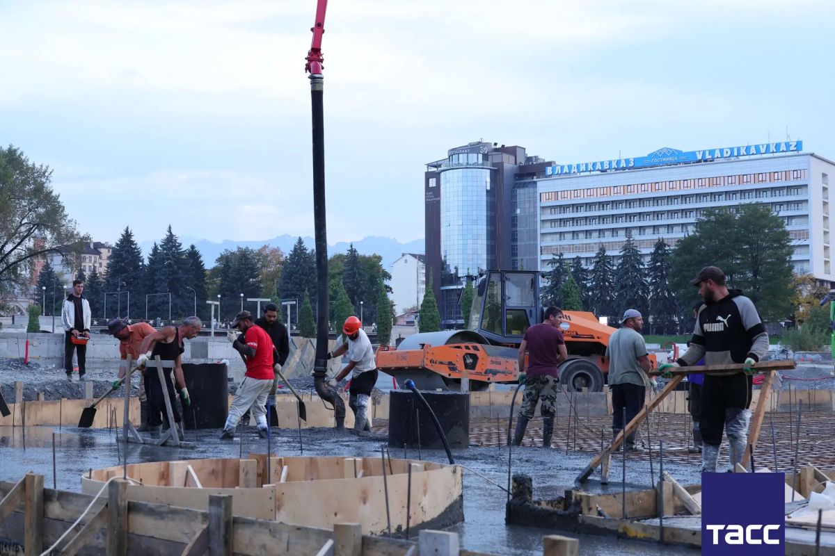 #галерея_ТАСС. Фоторепортаж с места будущей зоны отдыха с фонтаном-водопадом на набережной реки Терек в Центральном парке Владикавказа #галерея_ТАСС. Фоторепортаж с места будущей зоны отдыха с фонтаном-водопадом на набережной реки Терек в Центральном парке Владикавказа