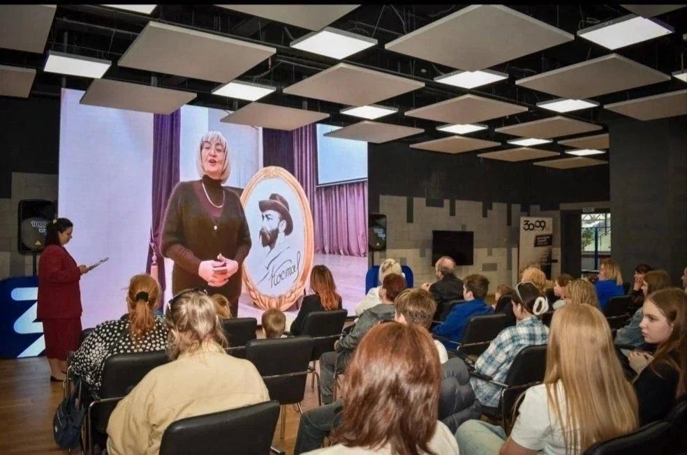 В Молодёжном пространстве города Донецка состоялись торжественное мероприятие и выставка, приуроченные к 167-летию со дня рождения основоположника осетинской литературы, поэта, просветителя и художника Коста Левановича... В Молодёжном пространстве города Донецка состоялись торжественное мероприятие и выставка, приуроченные к 167-летию со дня рождения основоположника осетинской литературы, поэта, просветителя и художника Коста Левановича...