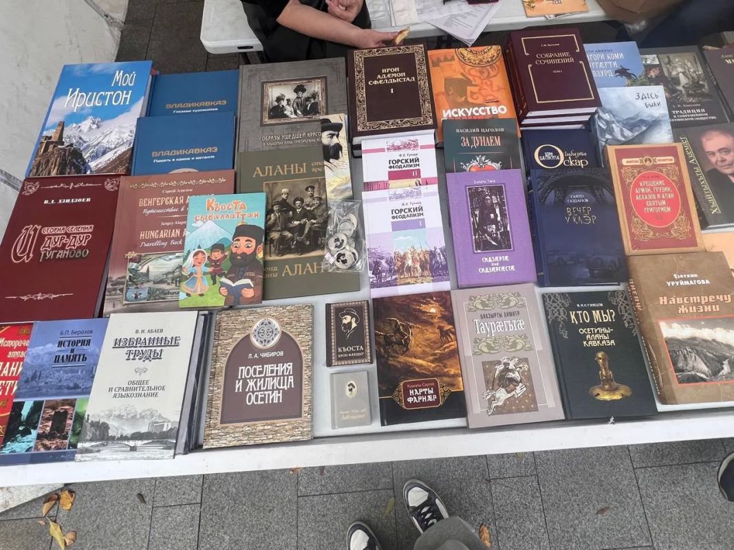 Издательство «Ир» провело книжную ярмарку к 167-летию Коста Хетагурова