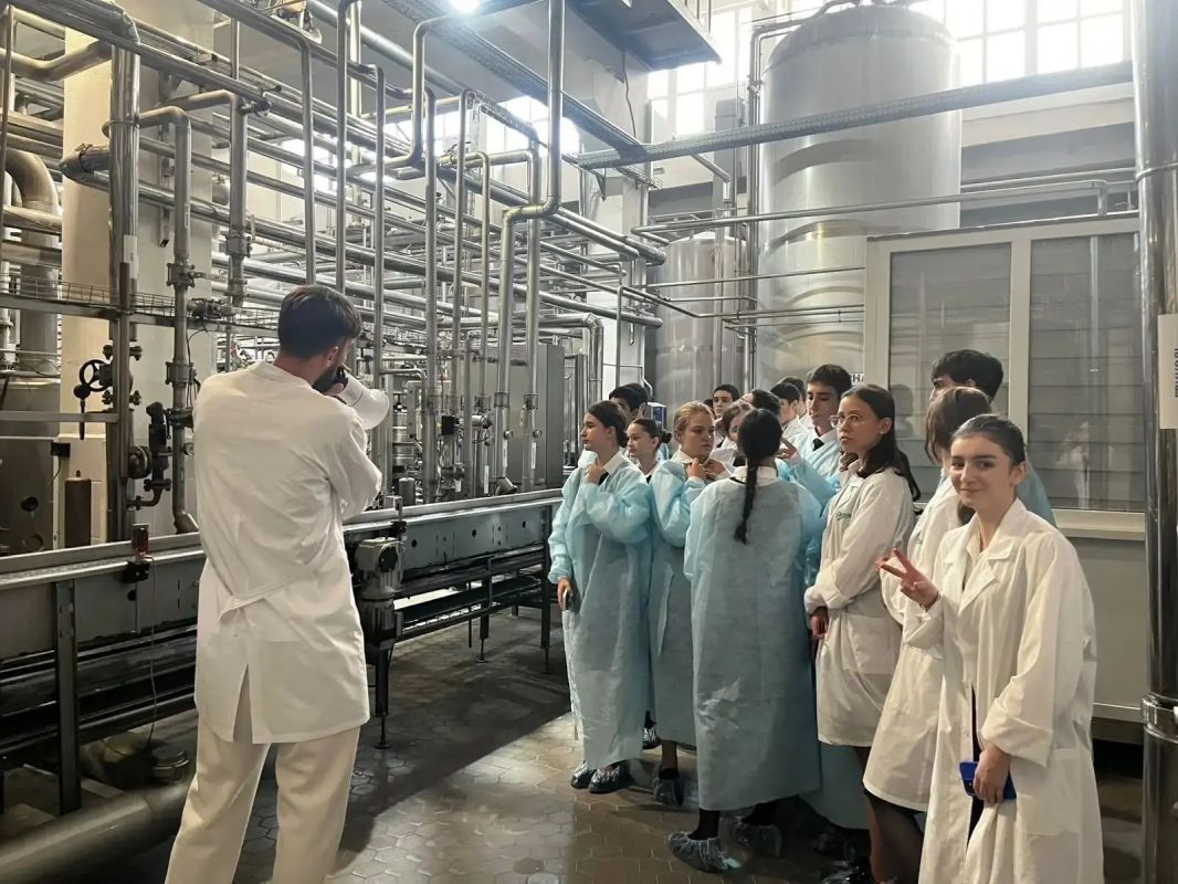 Профориентация на практике: знакомство с производством «Бавария»! Профориентация на практике: знакомство с производством «Бавария»!