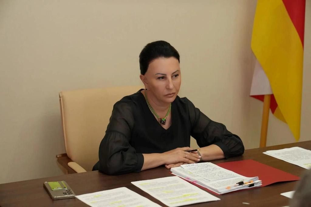 Перераспределение средств ТерФОМСа в пользу республиканских больниц, расширение возможностей получения жилья лицами из категории детей-сирот, а также организационная поддержка работы Уполномоченного по правам человека – об...
