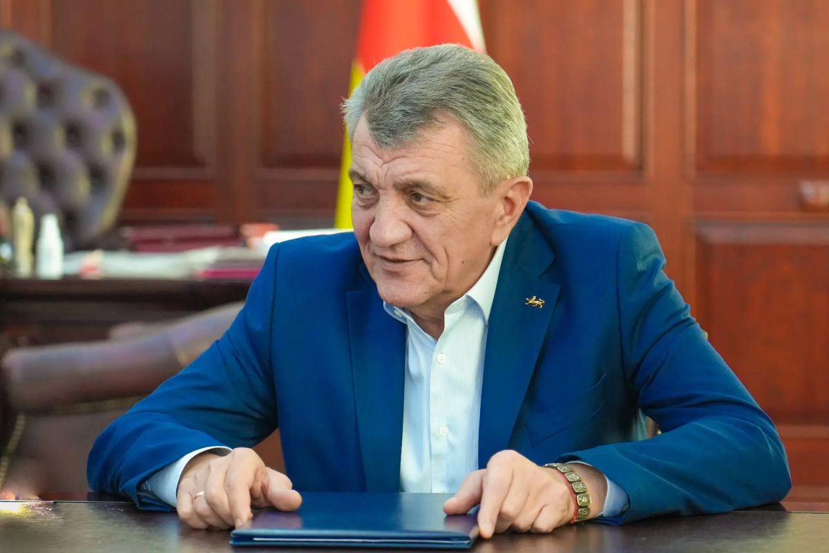 Глава РСО – Алания Сергей Меняйло провёл рабочую встречу с заместителем руководителя Федеральной службы государственной статистики (Росстат) Сергеем Окладниковым Глава РСО – Алания Сергей Меняйло провёл рабочую встречу с заместителем руководителя Федеральной службы государственной статистики (Росстат) Сергеем Окладниковым