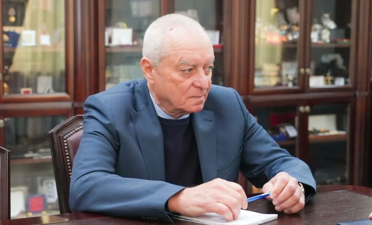 Глава РСО – Алания Сергей Меняйло встретился с новым председателем международного общественного движения «Высший совет осетин» («Стыр Ныхас») Азаматом Хадиковым, недавно приступившим к исполнению своих обязанностей. Глава РСО – Алания Сергей Меняйло встретился с новым председателем международного общественного движения «Высший совет осетин» («Стыр Ныхас») Азаматом Хадиковым, недавно приступившим к исполнению своих обязанностей.
