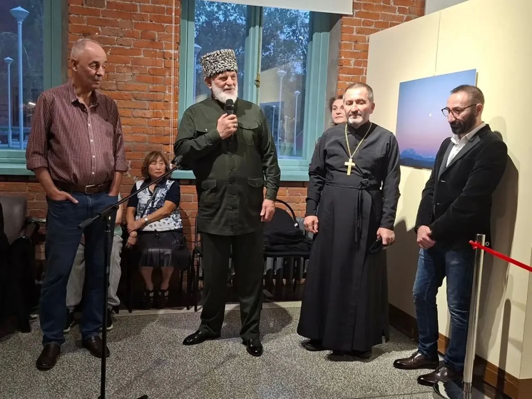 В ввыставочном зале Нацмузея открылась выставка фотографий Мишель Гастана под названием "Вид из окна" В ввыставочном зале Нацмузея открылась выставка фотографий Мишель Гастана под названием "Вид из окна"