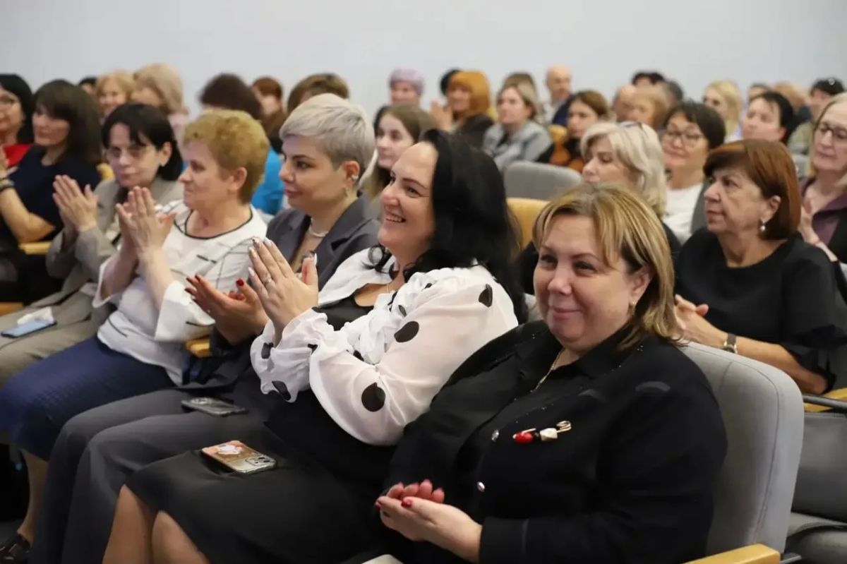 Во Владикавказе обсудили итоги работы школ и задачи на новый учебный год Во Владикавказе обсудили итоги работы школ и задачи на новый учебный год