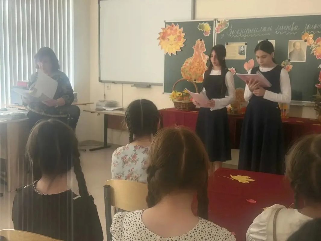 «Закружилась листва золотая...»: школьники Владикавказа и Черниговского района встретились на литературном вечере «Закружилась листва золотая...»: школьники Владикавказа и Черниговского района встретились на литературном вечере
