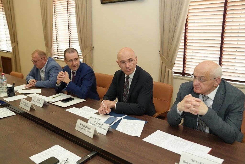 Присвоение почетных званий населенным пунктам воинской доблести, совершенствование законодательства о местном самоуправлении и поддержка деятельности республиканского омбудсмена – эти и другие вопросы составили повестку дня... Присвоение почетных званий населенным пунктам воинской доблести, совершенствование законодательства о местном самоуправлении и поддержка деятельности республиканского омбудсмена – эти и другие вопросы составили повестку дня...