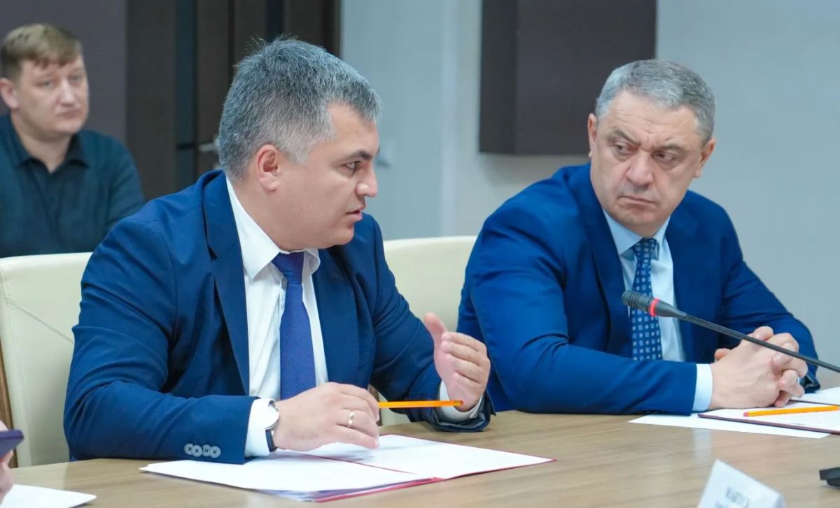 Председатель Правительства РСО – Алания Борис Джанаев провел совещание по вопросам деятельности ГКУ «Управление сельского хозяйства Республики Северная Осетия – Алания» Председатель Правительства РСО – Алания Борис Джанаев провел совещание по вопросам деятельности ГКУ «Управление сельского хозяйства Республики Северная Осетия – Алания»