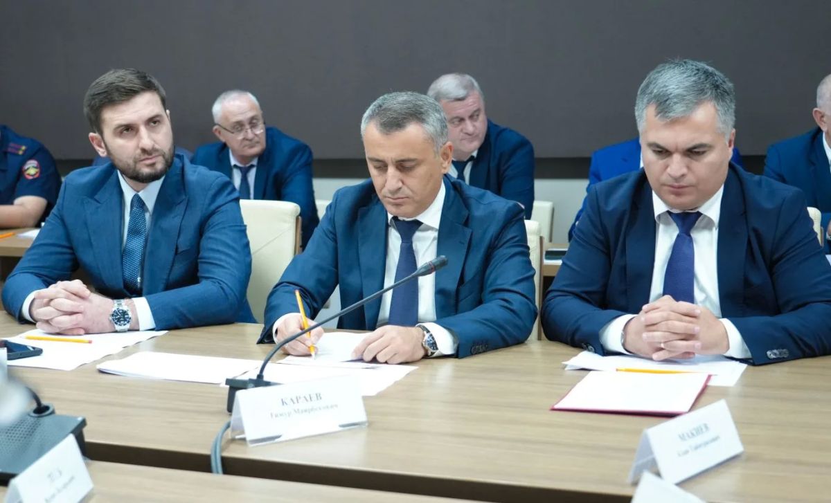 Глава РСО – Алания Сергей Меняйло провел расширенное заседание республиканского Оперативного штаба Глава РСО – Алания Сергей Меняйло провел расширенное заседание республиканского Оперативного штаба