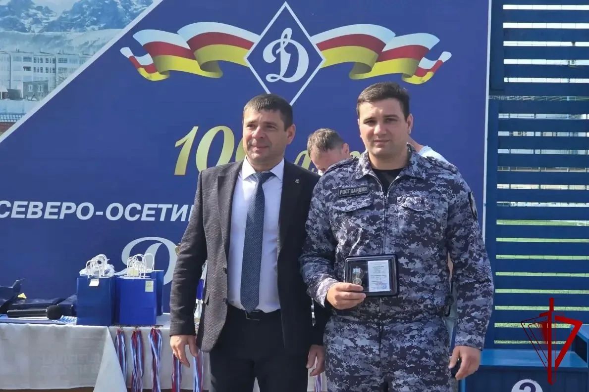 Росгвардейцев наградили в честь 100-летия общества «Динамо» в Северной Осетии Росгвардейцев наградили в честь 100-летия общества «Динамо» в Северной Осетии