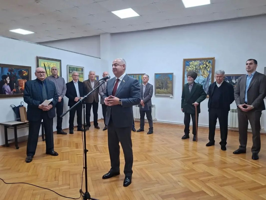 В Выставочном зале Союза художников РСО-А открылась масштабная ретроспективная экспозиция, приуроченная к юбилеям двух известных мастеров: 65 -летию председателя союза Таймураза Маргиева и 70-летию заслуженного художника... В Выставочном зале Союза художников РСО-А открылась масштабная ретроспективная экспозиция, приуроченная к юбилеям двух известных мастеров: 65 -летию председателя союза Таймураза Маргиева и 70-летию заслуженного художника...