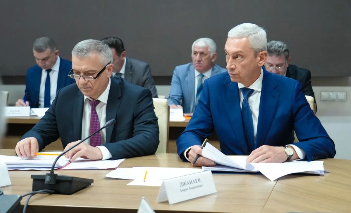 Глава РСО – Алания Сергей Меняйло провел расширенное заседание республиканского Оперативного штаба Глава РСО – Алания Сергей Меняйло провел расширенное заседание республиканского Оперативного штаба