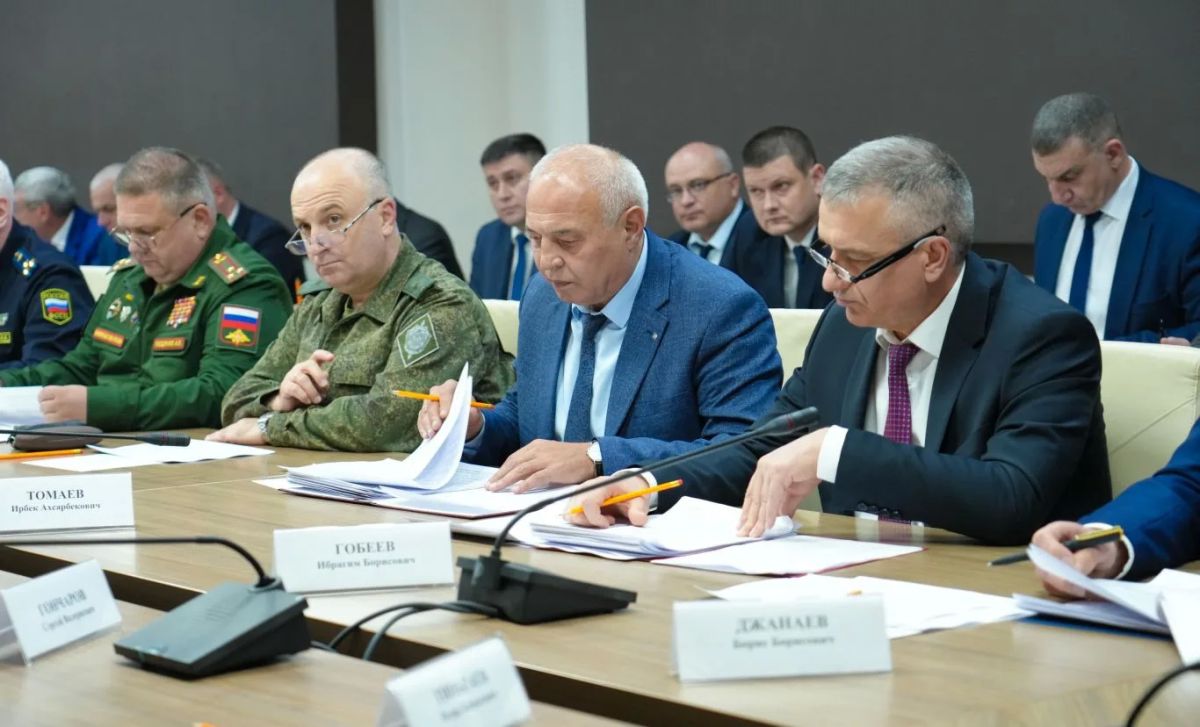 Глава РСО – Алания Сергей Меняйло провел расширенное заседание республиканского Оперативного штаба Глава РСО – Алания Сергей Меняйло провел расширенное заседание республиканского Оперативного штаба