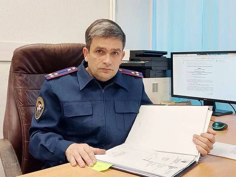 ИЗ СВЕЖЕГО НОМЕРА. . Искусство читать следы Накануне профессионального праздника руководитель отдела криминалистики следственного управления Следственного комитета Российской Федерации по РСО–А Заурбек КУМАЛАГОВ рассказал...