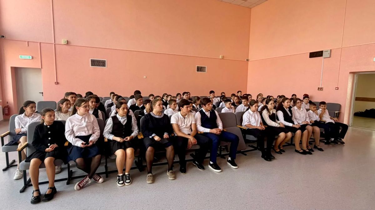 Чтобы привлечь внимание молодого поколения к проблеме безопасности на дорогах для учащихся школы с. Брут сотрудники Госавтоинспекции Правобережного района провели мероприятие, направленное на формирование четкого осознания...